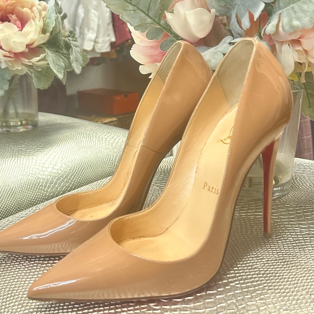 Christian Louboutin NUDE Patent Leather Heels/ No scuffs or scratches-